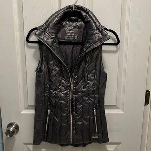 Calvin Klein Performance (XS)premium down, zip security pocket, headphone access